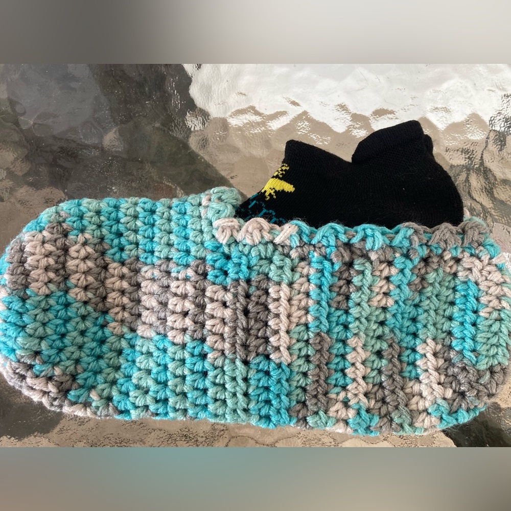 Wm Knitwear Footies Sz: 5-7.5 w/Free pair of socks